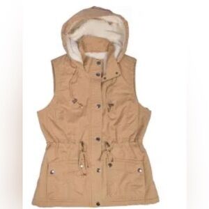 Louise Paris Women's Hooded Vest L NWT(defect)